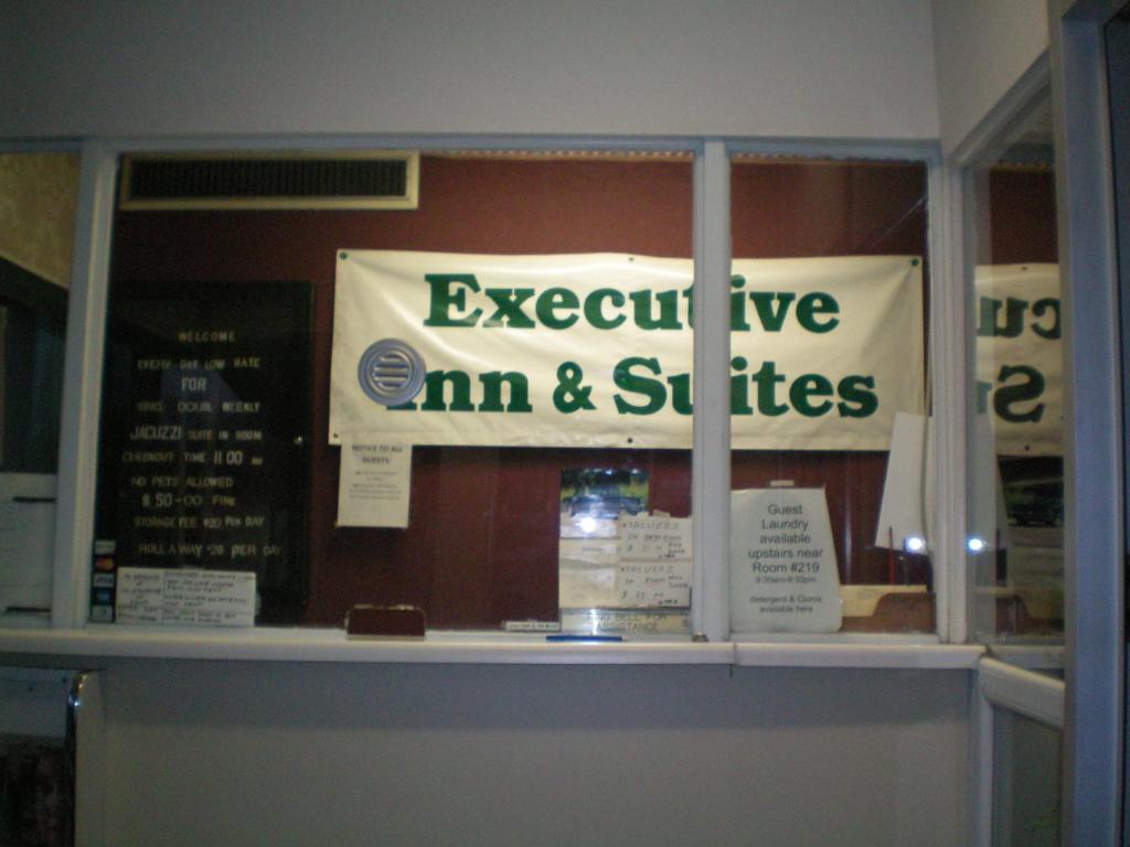 Executive Inn & Suites - Augusta Exteriör bild